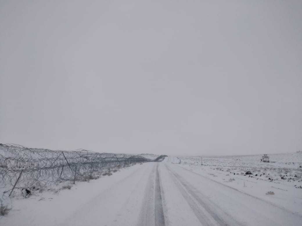الثلج يغطي الحدود الأردنية السورية اليوم